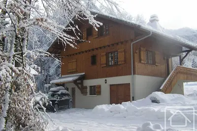 Image de Beautiful chalet, large private garden, 5 minutes walk to ski lifts and lac bleu