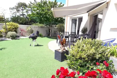Image de Villa 12 pers : 6 chb, 3 sdb, 3wc/ à 200m de la plage de la Sauzaie