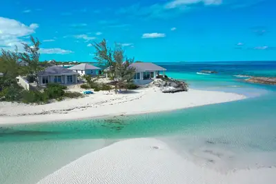 Image de Always Calm Beach. No Estate like this in Exuma! Brand New on protected sand bar