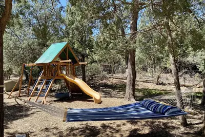 Image de Cabin w/ Outdoor Fun! Firepit, Playset, Bbq & More