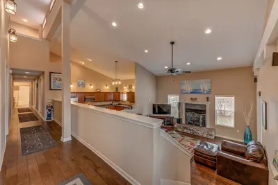 Image de Breeze Condo - Luxury Stay 2 Blocks from Beach