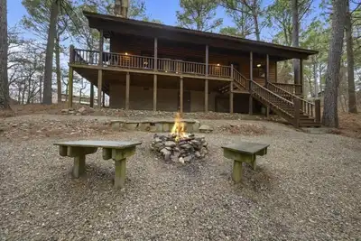 Image de Classic log cabin, hot tub, sleeps 6