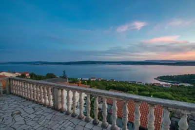 Image de Appartement de vacances avec piscine et vue sur la mer