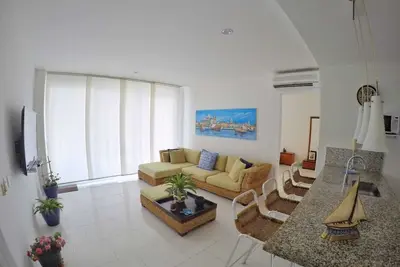 Image de Beautiful + fully equipped 2 bedroom apt. Pool +beach view!