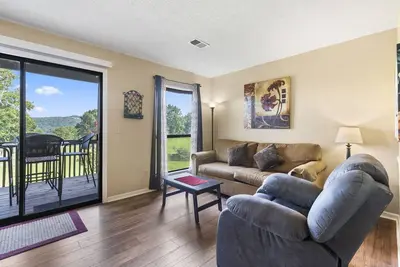 Image de Pointe Royale Golf Condo with Full Kitchen and Sofa Bed