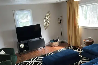 Image de ~Hunt’s Haven in Downtown Brevard~