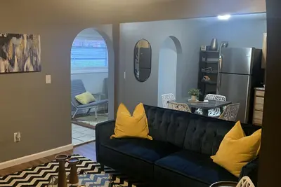 Image de ~Chandler’s Chateau in the Heart of Brevard ~