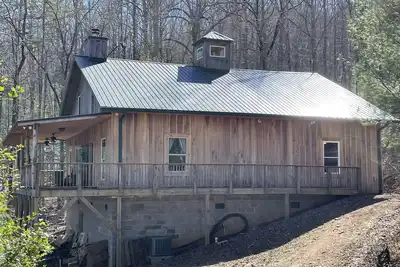 Image de Georgia Team House Cabin Sleeps many Blairsville, Ga