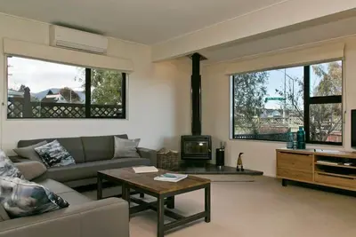 Image de Walk to Town & Lake *No Service Fees*