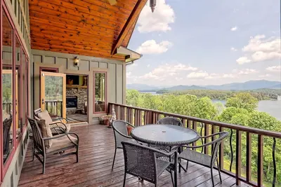 Image de Luxurious Sanctuary Summit  By Chatuge Home Concierge  | Incredible Mountain & Lake Chatuge Views | Sleeps 19 | 6br Retreat, fire pit, ping pong
