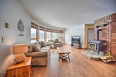 Image de Cozy Catskills Getaway w/ Yard & Mtn Views!