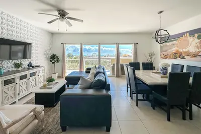 Image de Modern Ocean View Condo with Pools & Gym N702