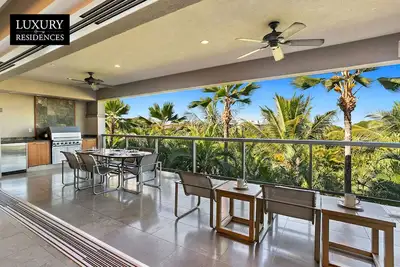 Image de Indulge in Maui luxury: private lanai, gourmet kitchen, waterfall pool & jacuzzi