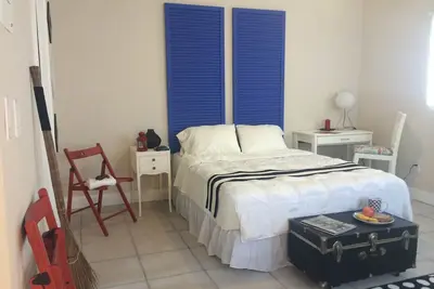 Image de Chic and Comfortable Studio Free Street Parking