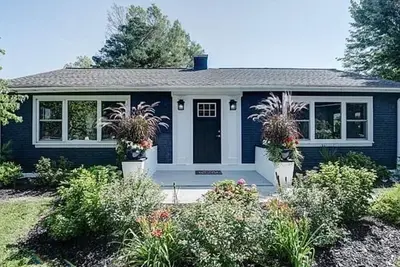 Image de Skaneateles house close to village