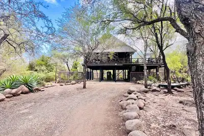 Image de Lahlekile Nathi log cabin in Marloth Park
