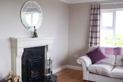Image de Atlantic Rose Cottage  -  a bungalow that sleeps 5 guests  in 3 bedrooms