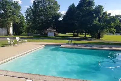 Image de Circa 1700 Chesapeake Colonial home on the National Register.