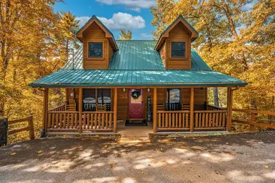 Image de Couples Retreat-King Bed, HotTub, Fireplace, Loft, Private Deck, Arcade