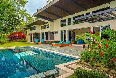Image de Tropical Modern Masterpiece: 3br/3. 5b Infinity pool w/ World Class Ocean Views.
