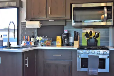 Image de Grand Canyon Rv Glamping Deluxe Luxury Suite (Glamping Getaway - With Fireplace)