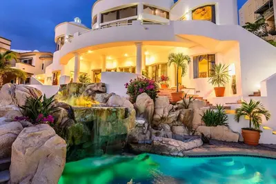 Image de Oodles of Room, 2 Chefs & Bar Included! 90+ 5-star reviews! ! , Oodles of Room, 2 Chefs, Maids & Bar I