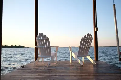 Image de Modern Lakefront Cottage on Open Water with Stunning Sunsets on Cedar Creek Lake