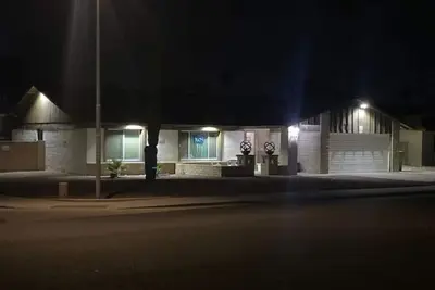 Image de 5⭐️Luxe Sanitized Home, Sleeps 7, Swim Pool/Game Rm