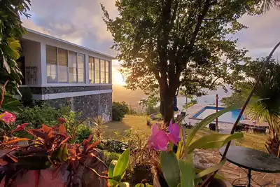 Image de The Villa is up on the mountain with ocean views & centrally located.