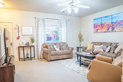 Image de Spacious Townhome in Kanab! Near Zion, Bryce, and more! Pool and Hot Tub. Sleeps