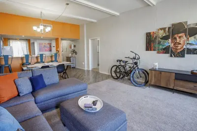 Image de Huge condo, Old Town, Bikes, Comm Pool