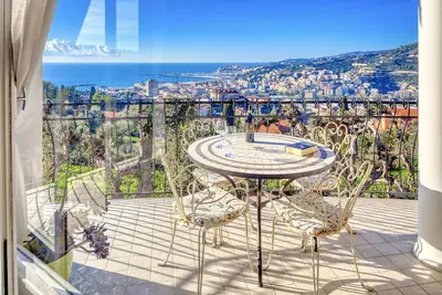 Image de Casa Matilde - Appartement panoramique pour 4 à Imperia, terrasse et vue mer