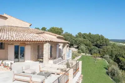 Image de Villa La Cauquière avec vue imprenable - Luberon -Provence