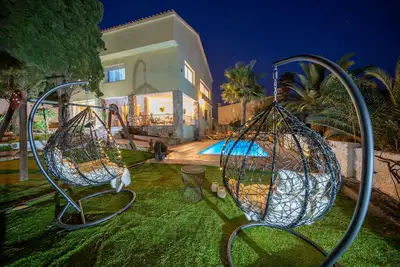 Image de Villa Lux Gallery | Piscine Privée Barbecue Climatisé Idéal pour Familles