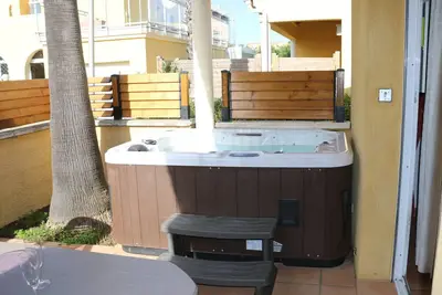 Image de Villa climatisée avec jacuzzi et parking - 4 personnes, proche plage