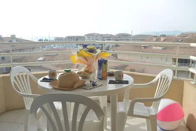 Image de Appart cosy avec mezzanine, terrasse et parking à Fréjus