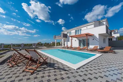 Image de Villa avec climatisation et piscine