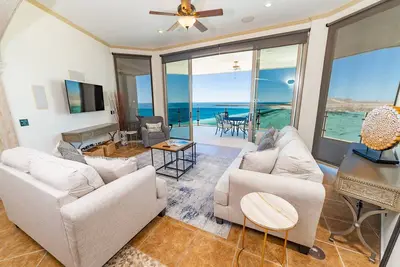 Image de Esmeralda Beach Resort 2 Bedrooms Condo A 603