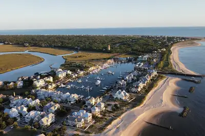 Image de \"Air\" Cottage @ Bald Head Island - walking distance to ferry & restaurants
