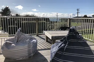 Image de Magooza's Beach House - A kiwi family bach 3 minute walk to the Beach!