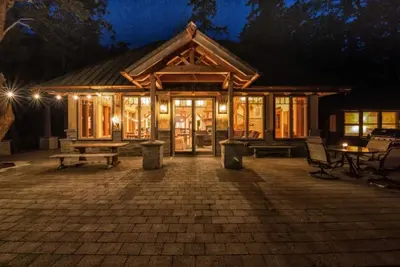 Image de Beach house, heated pool, hot tub, private beach, shared dock