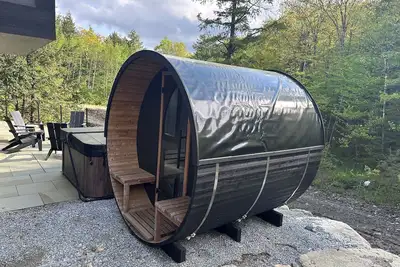 Image de Private Heated Pool, Hot Tub, Sauna, Vip Parking, Shuttle, Ev Charging & more!