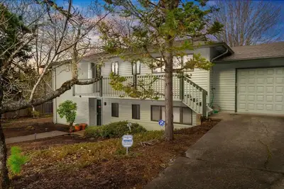 Image de Comfy and Quiet Retreat, Next to Parks and Trails, Single Level Design, Bbq, 11 Miles to Portland