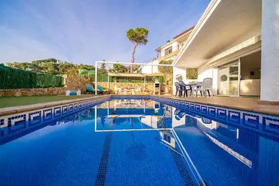 Image de Villa Natura | Front de Mer Piscine Barbecue Climatisé Idéal pour Familles