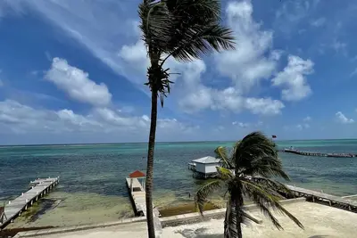 Image de Quick Walk to Town! Beachfront, Amazing Sunrises. Gold Standard Registered.