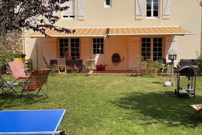 Image de Maison entièrement rénovée, jardin, 2mns de la plage en voiture, commerces à pied