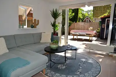 Image de Bergen: pretty vacation home with veranda and fenced garden in a beautiful location