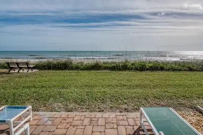 Image de Oceanfront, Ground Floor w/ incredible view of the ocean.