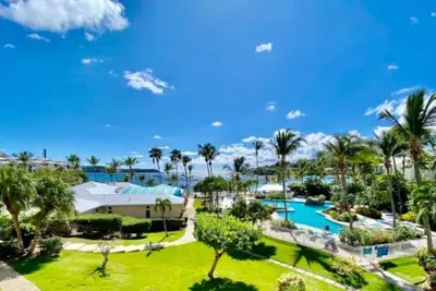 Image de Gorgeous Beachfront Condo at the Elysian Beach Resort Pool, Tennis and More