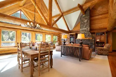 Image de River Magic! Riverfront Private Retreat—Fish and Kayak from the Backyard!